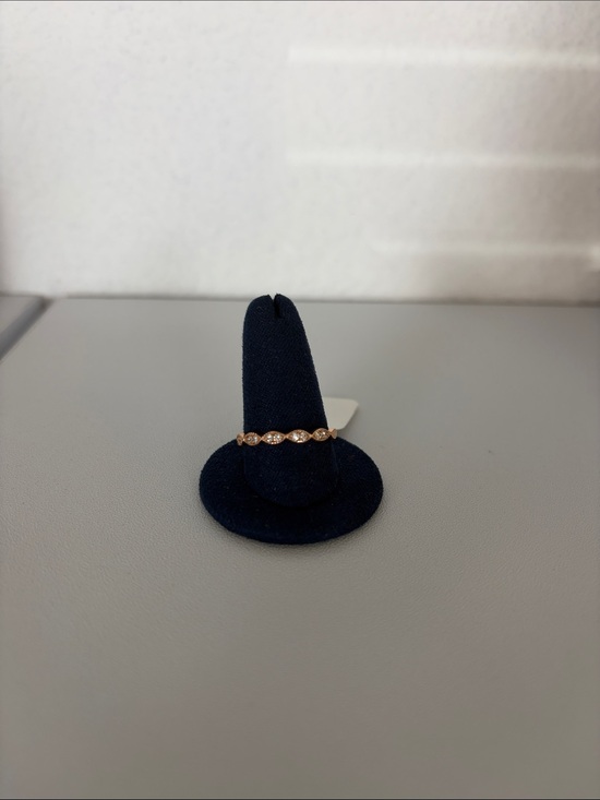 Accessories - Elegant Rose Gold Diamond-Accent Band